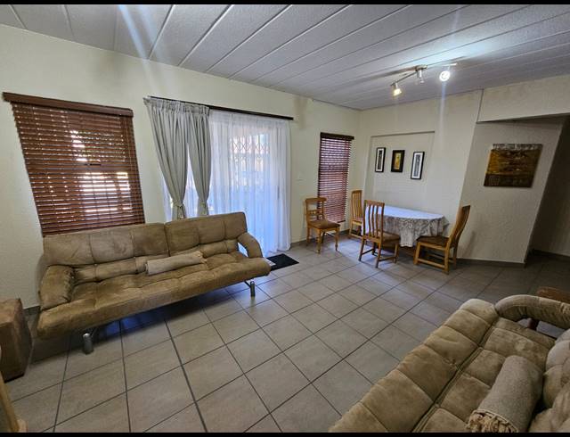 3 BEDROOM FLAT TO LET IN VAALPARK